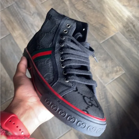 Gucci | Shoes | Was A Gift But They Dont Fit Me | Poshmark display picture 2